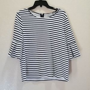 Green envelope Los angels shirt